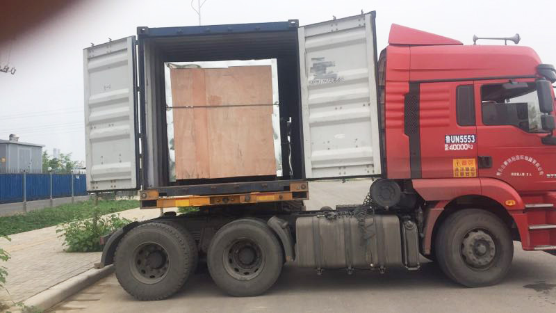 河北茶粉JHX雙運動三維混合機發(fā)貨了40HQ英寸運輸箱